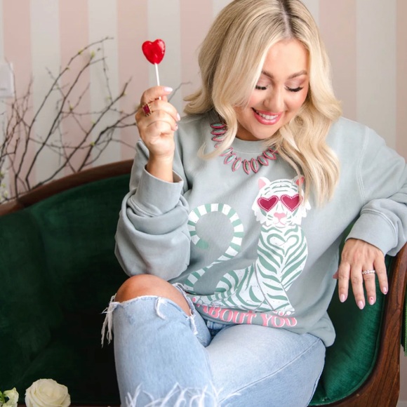 Living Fully Wild About You sweatshirt - Picture 4 of 10